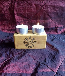 Kerzenständer für Teelichter aus Lindenholz geschnitzt und mit Brandmalung versehen, Motiv Vegvísir.